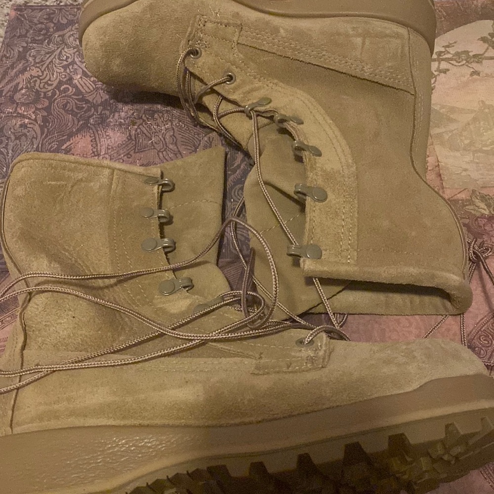 Brand: Altama (military boots)
Size: 5
NWOT: